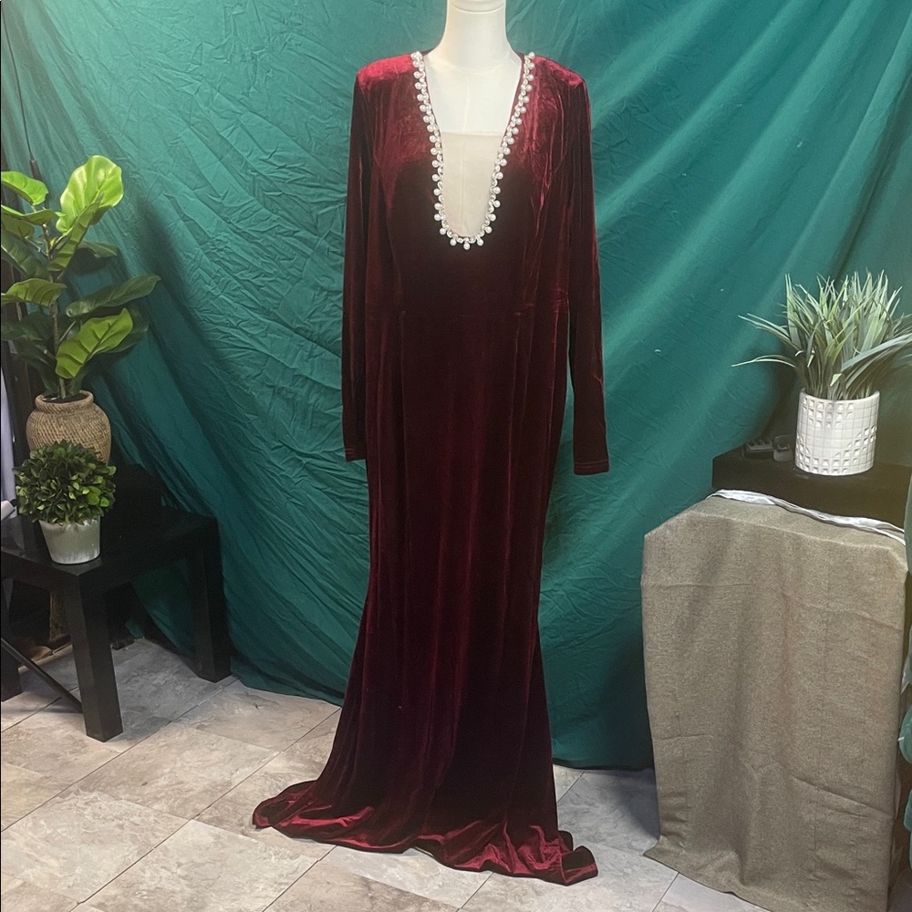 Elegant Red Velvet Maxi Dress